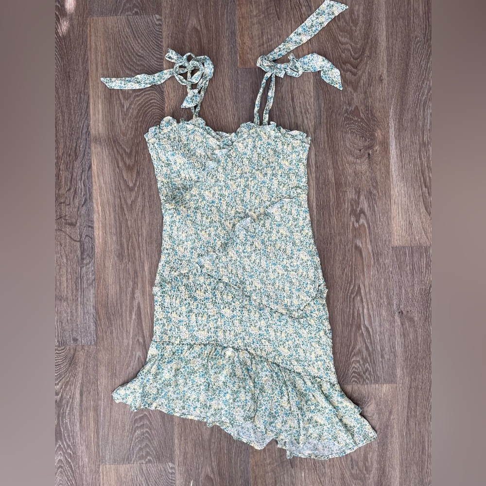 ASTR the Label Floral Smocked Mini Dress Tie Straps Yellow Green Small NWT